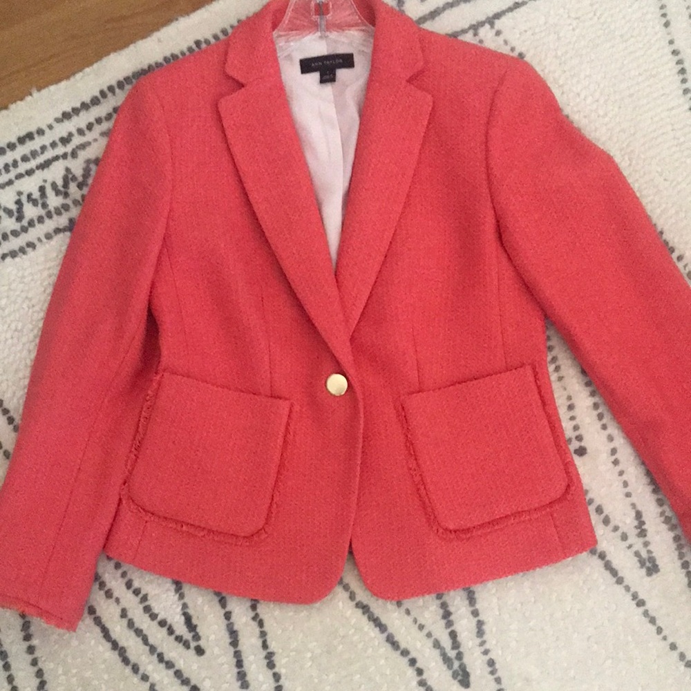 Hot, Hot Pink Blazer . Perfect for the office or weekend wear💓🌸